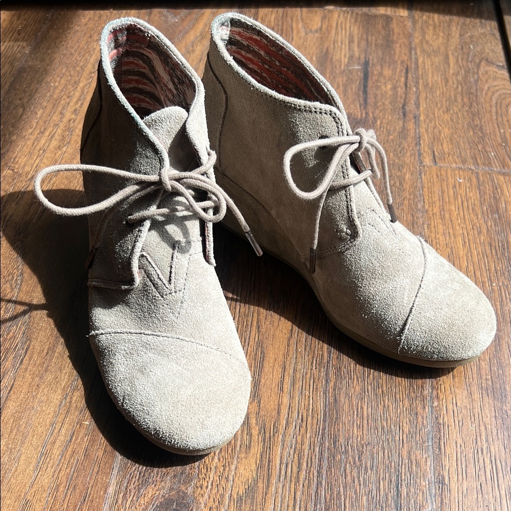 Toms Women's Tan Suede Ankle Booties